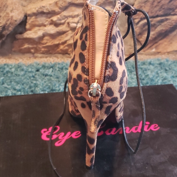 Eye Candy Leopard print heels - Picture 4 of 4